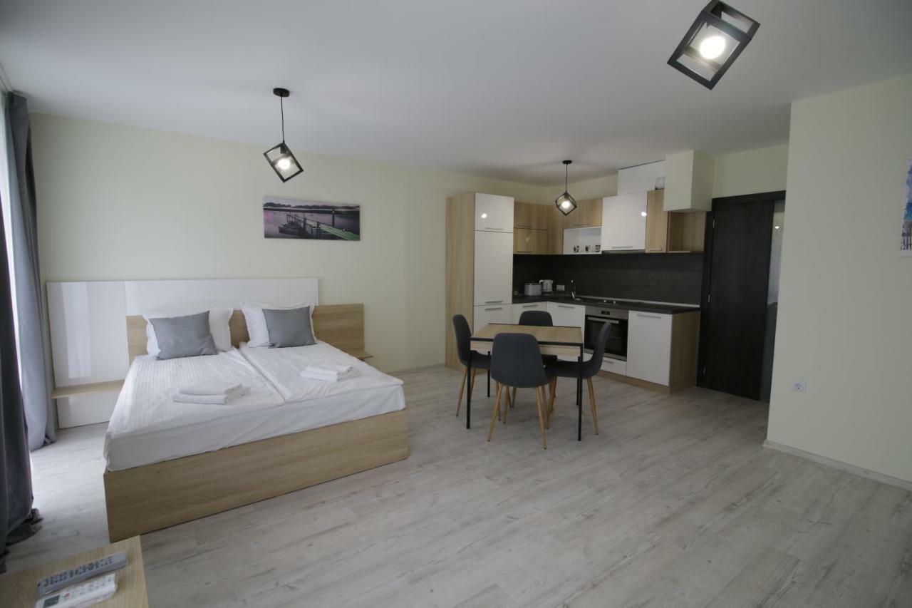 La Familia Apartments Varna Eksteriør billede