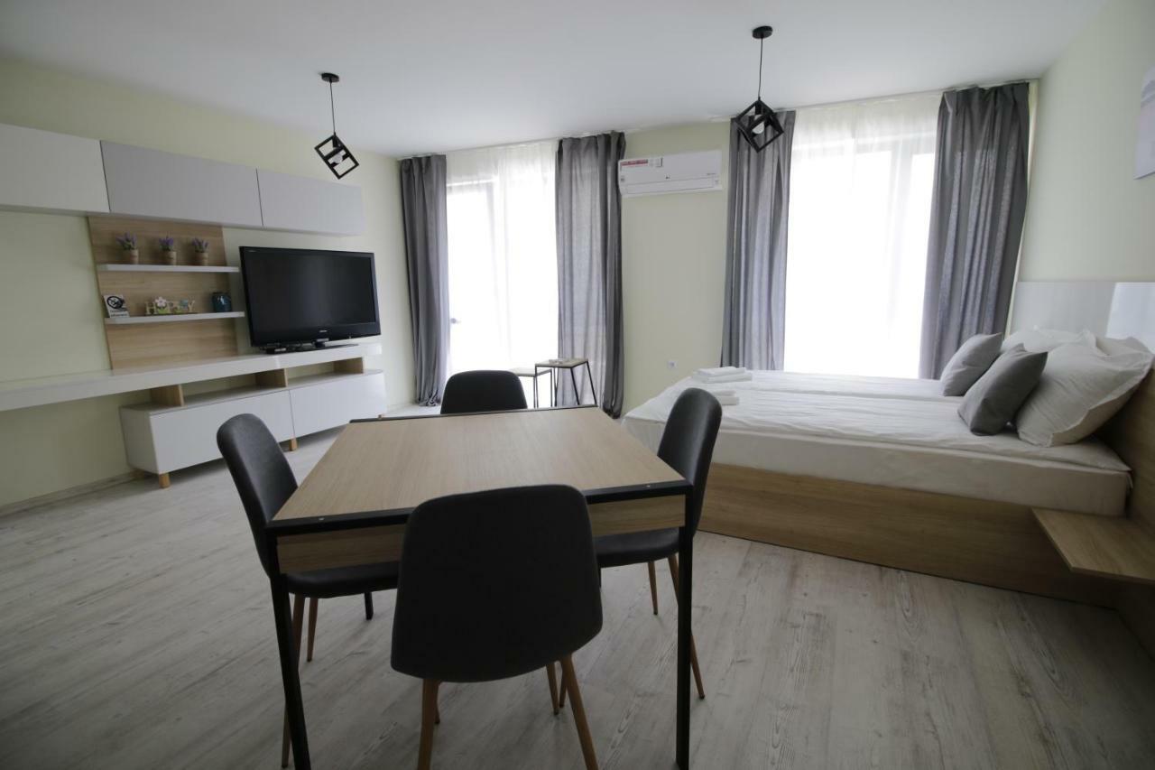 La Familia Apartments Varna Eksteriør billede